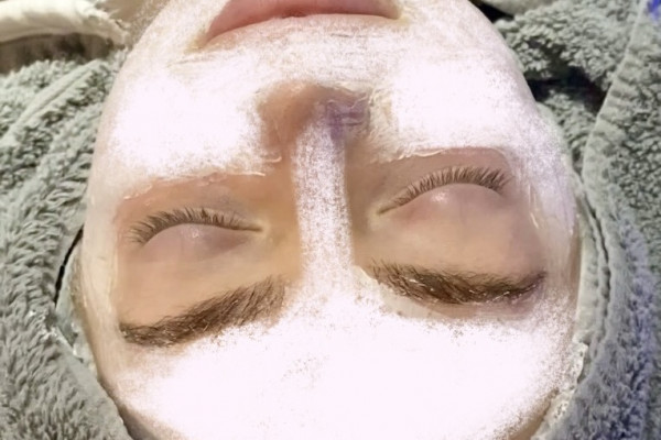 Oxygenation facial in action